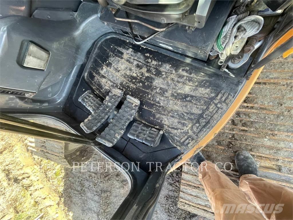 New Holland CX225 حفارات زحافة