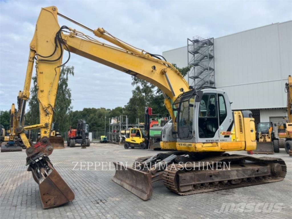 New Holland E235 حفارات زحافة
