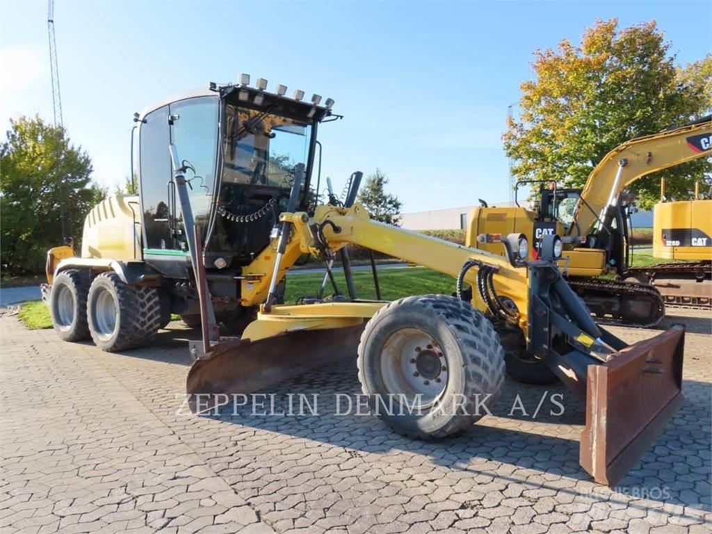 New Holland F106,7A معدات تمهيد الطرق