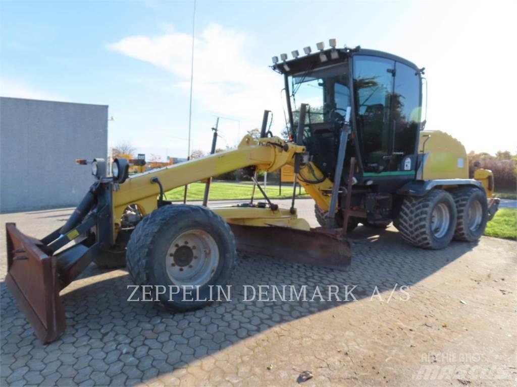 New Holland F106,7A معدات تمهيد الطرق