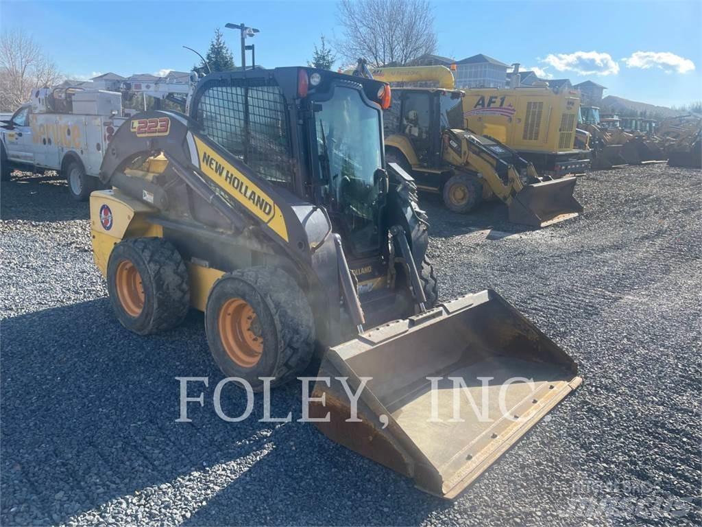 New Holland L223 لوادر انزلاقية التوجيه