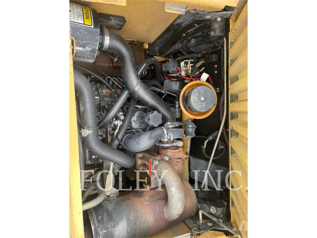 New Holland LX665 لوادر انزلاقية التوجيه