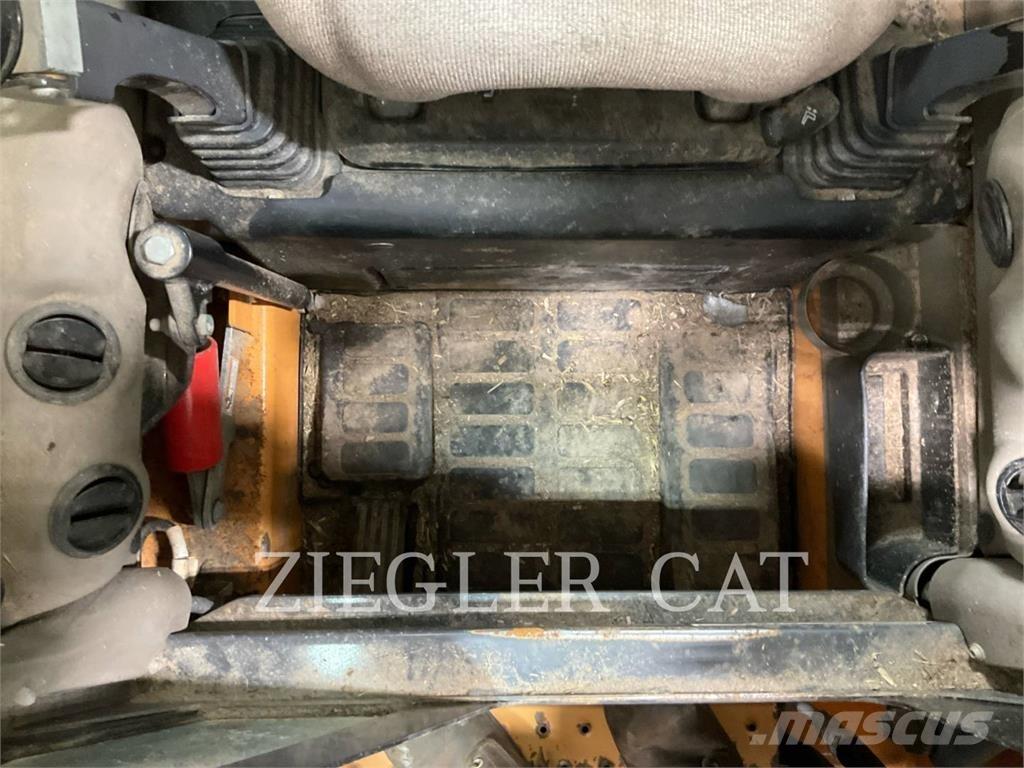 New Holland SR210 لوادر انزلاقية التوجيه