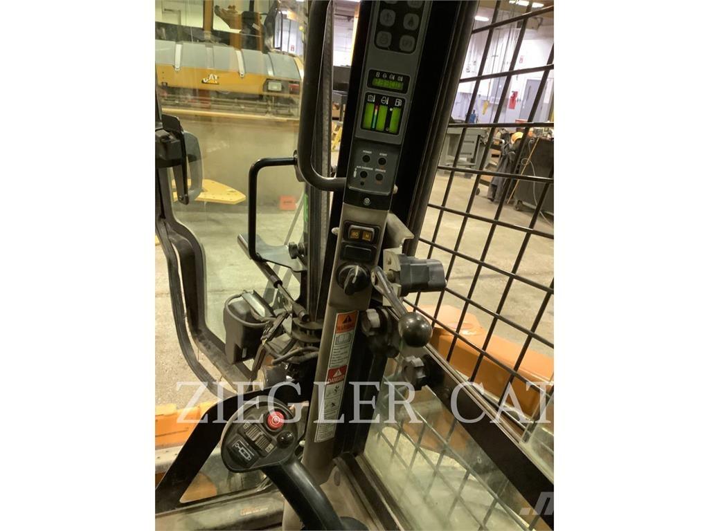 New Holland SV185 لوادر انزلاقية التوجيه