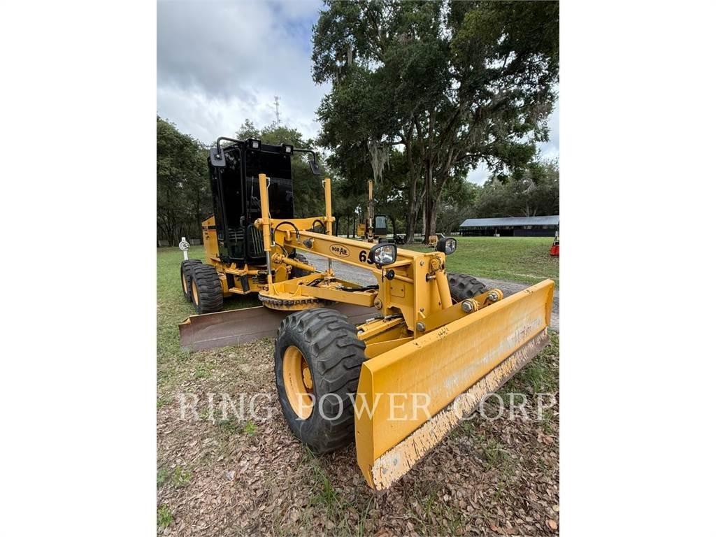 Noram 65E CAB معدات تمهيد الطرق