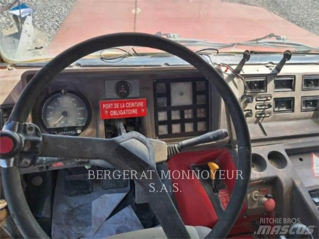 Perlini 131 33 ساحبات مفصلية