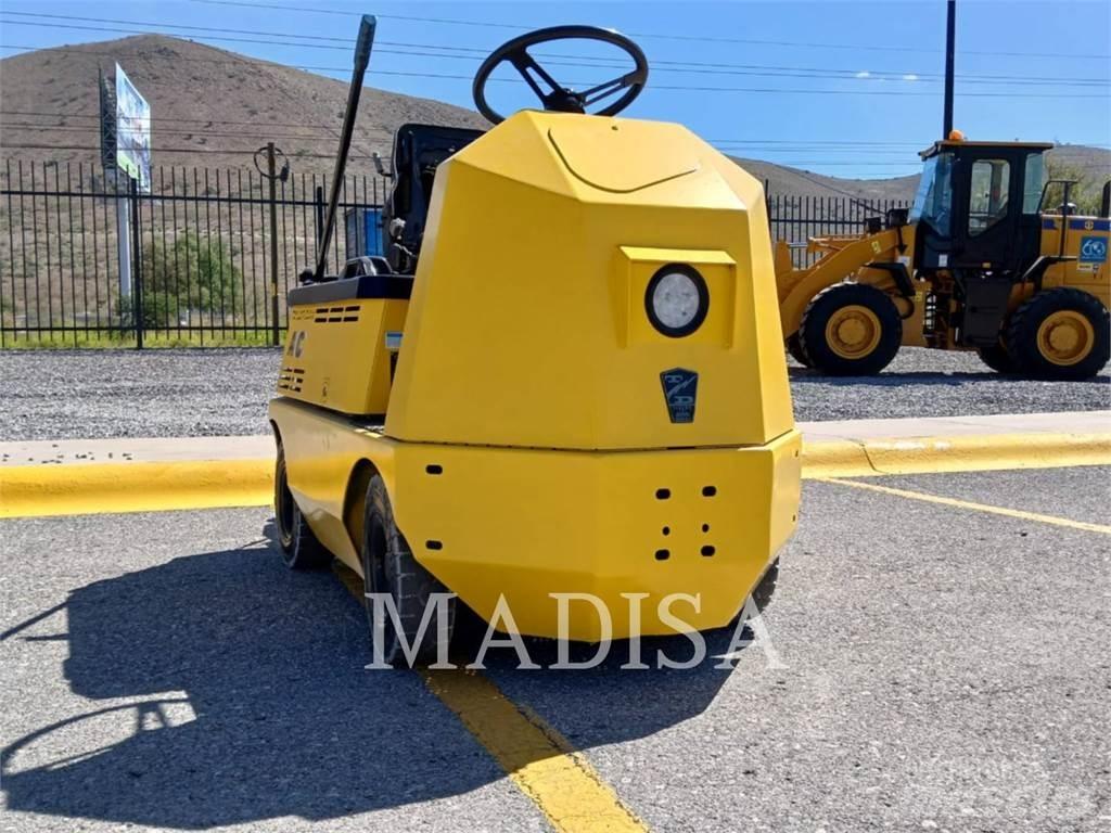 Polaris C-425 شاحنات