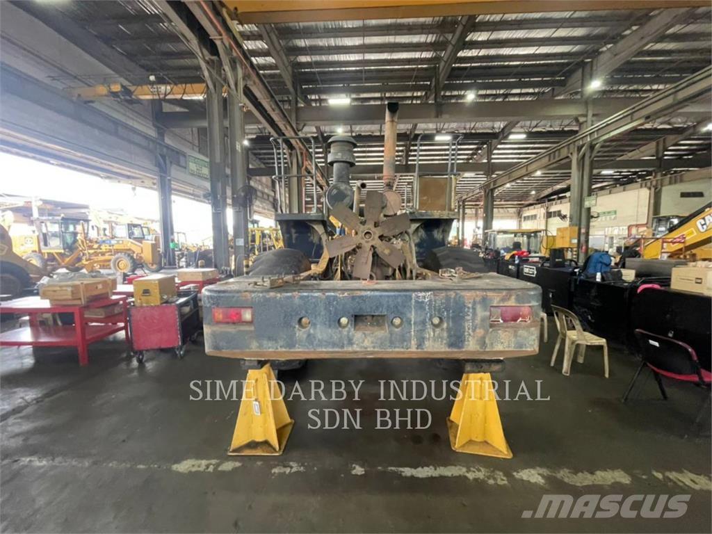 SEM MACHINERY SEM 658C لوادر بعجل