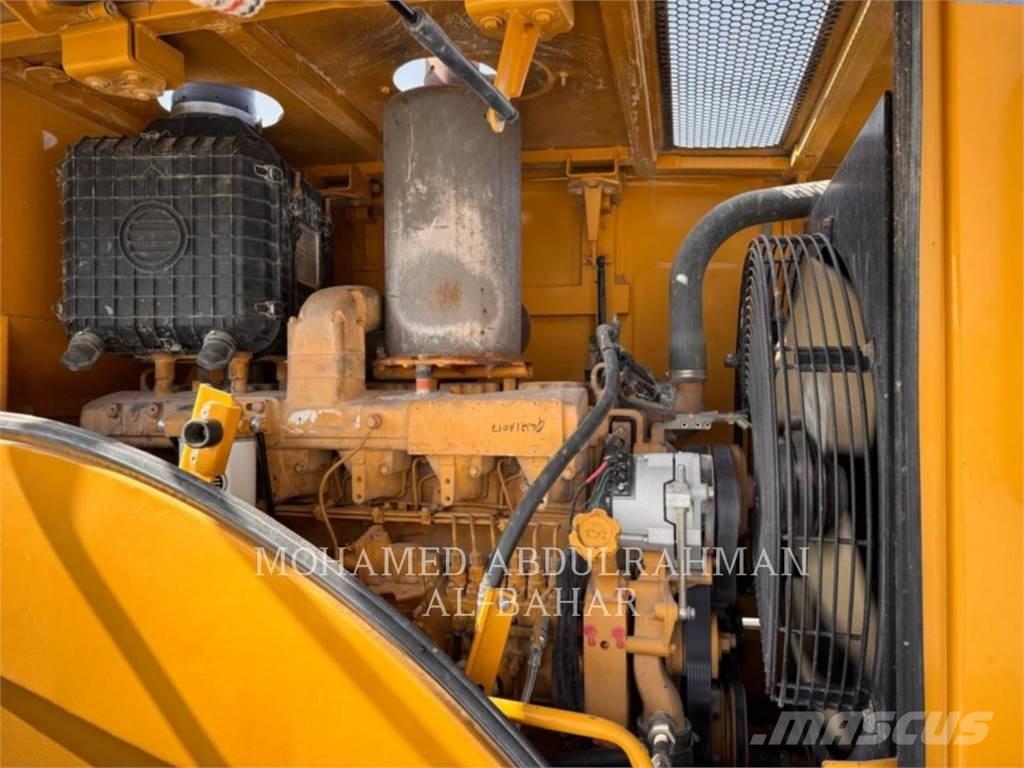 SEM MACHINERY SEM660D لوادر بعجل