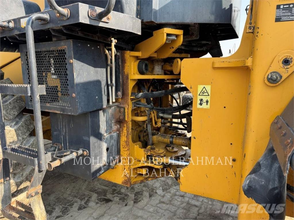 SEM MACHINERY SEM660D لوادر بعجل