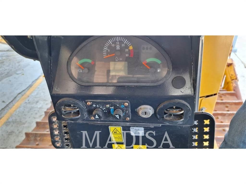 SEM MACHINERY SEM822D بلدوزرات مجنزرة