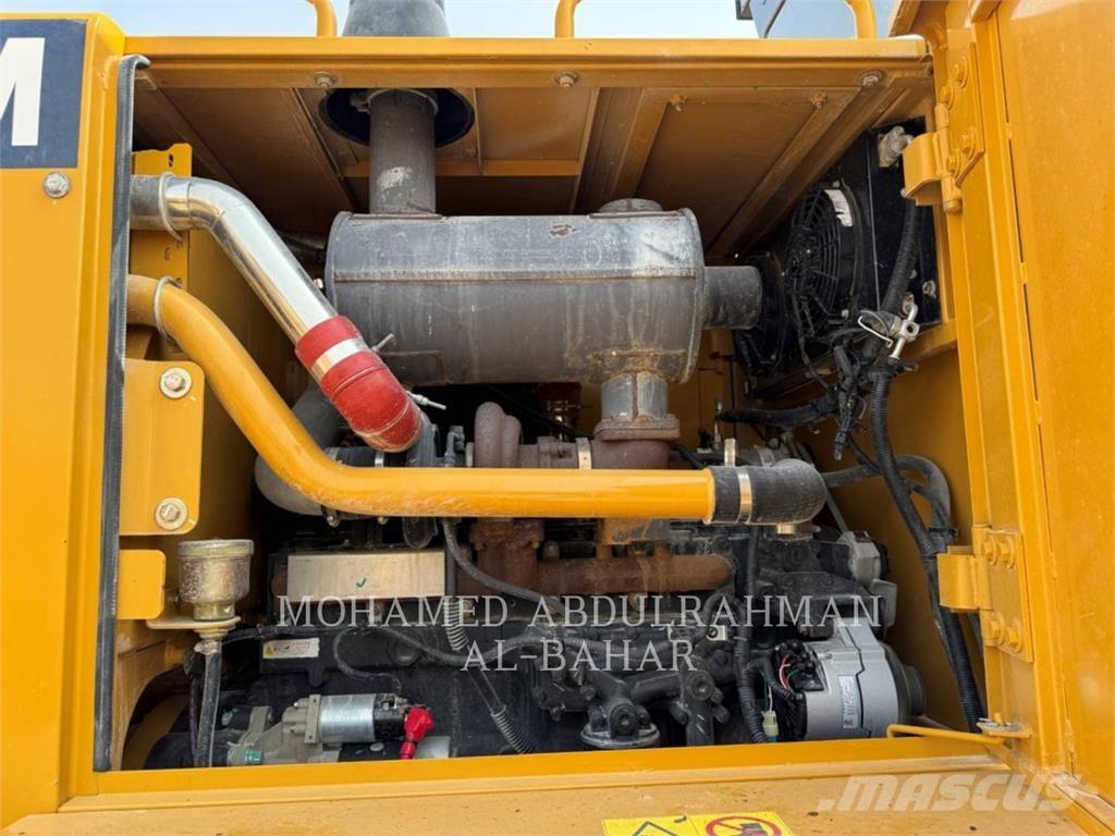 SEM MACHINERY SEM921 معدات تمهيد الطرق