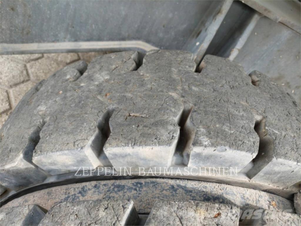 Sennebogen 818 حفارات هدم