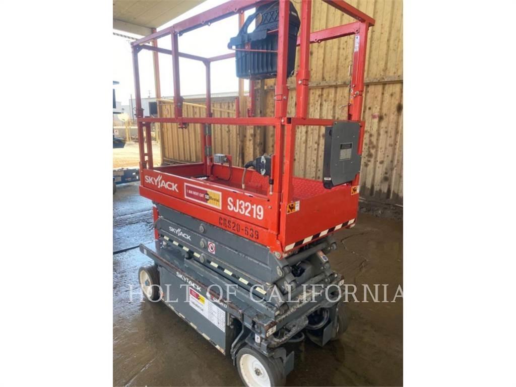 Skyjack SCISSOR 19 رافعات مقصية الشكل