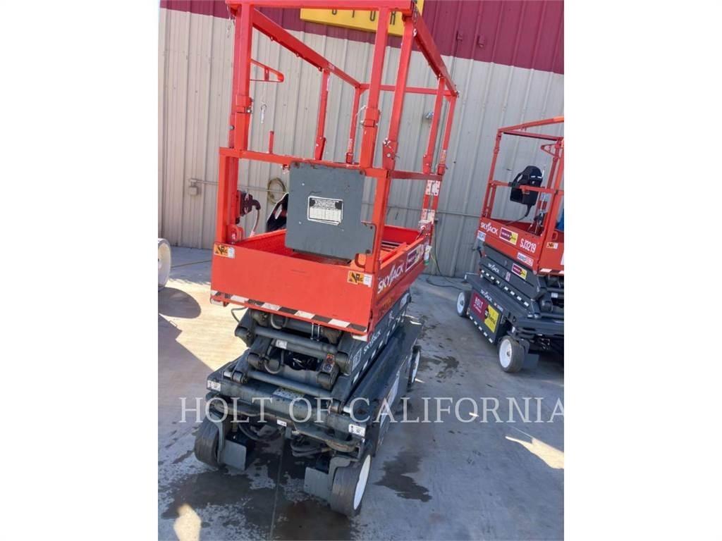 Skyjack SCISSOR 19 رافعات مقصية الشكل