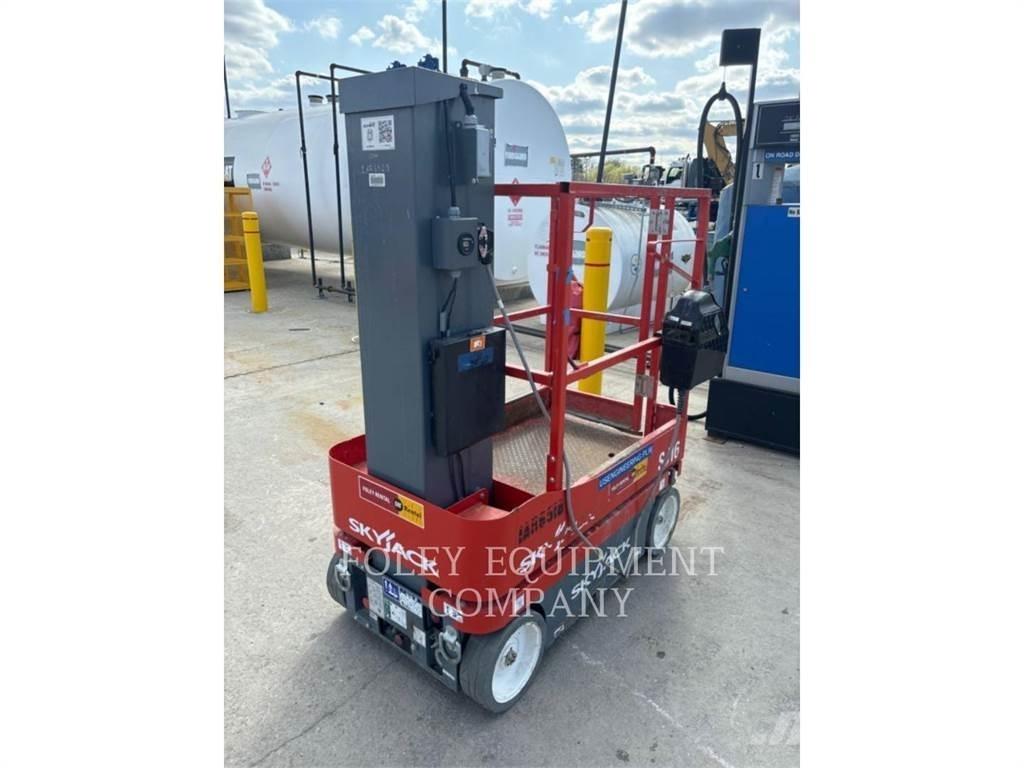Skyjack SJ16 رافعات مقصية الشكل