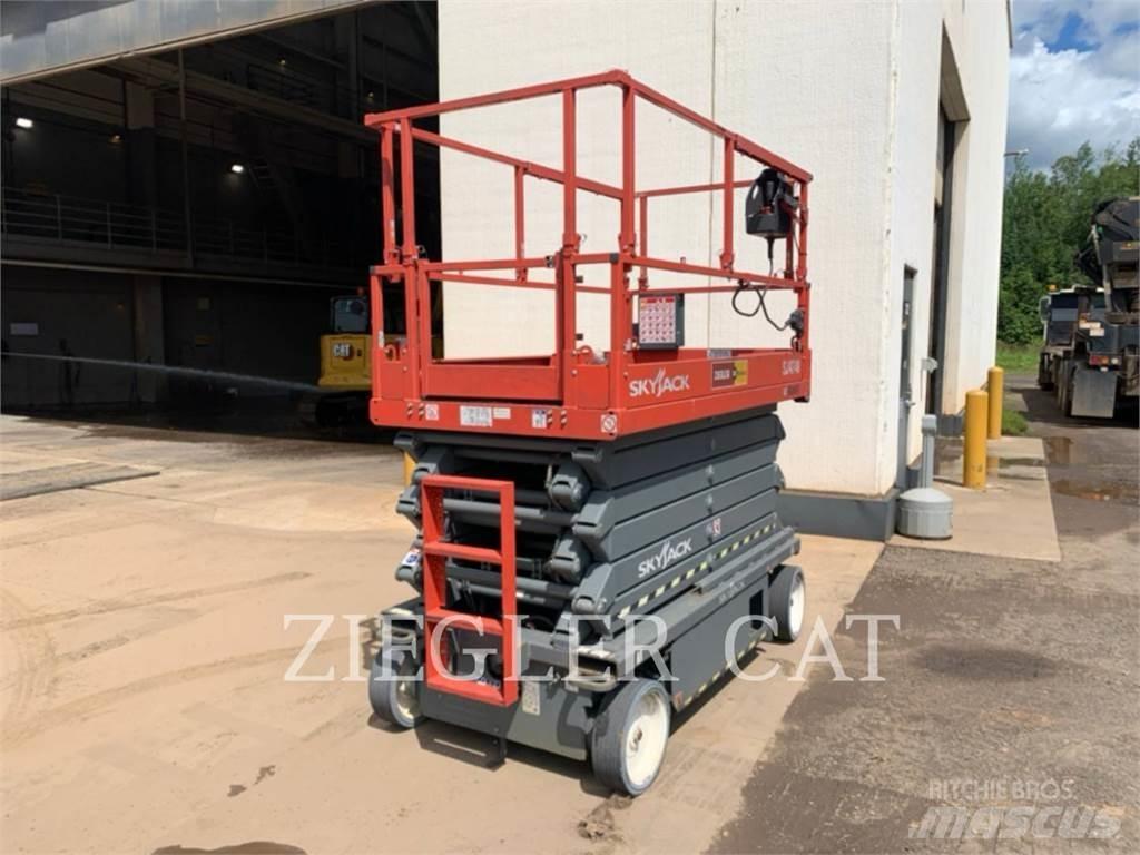 Skyjack SJ4740 رافعات مقصية الشكل