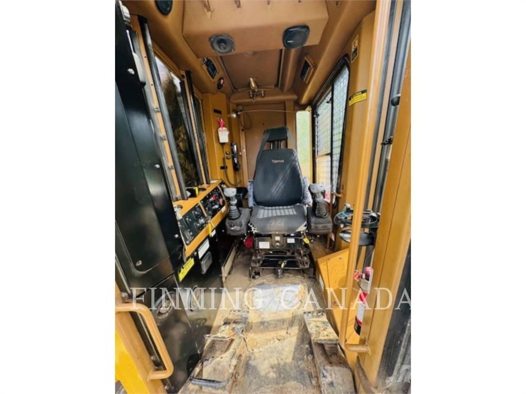Tigercat 870C قاطعات وجامعات الأشجار
