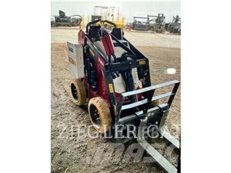 Toro E-DINGO 500 لوادر انزلاقية التوجيه