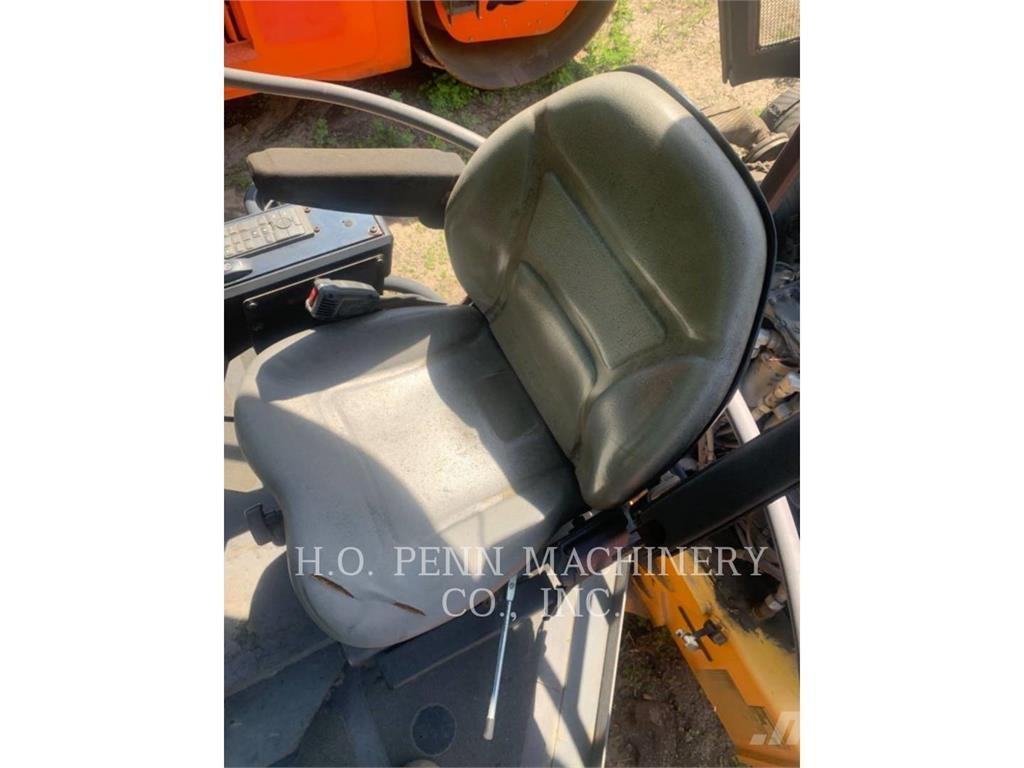 Volvo D110B ضاغطات التربة