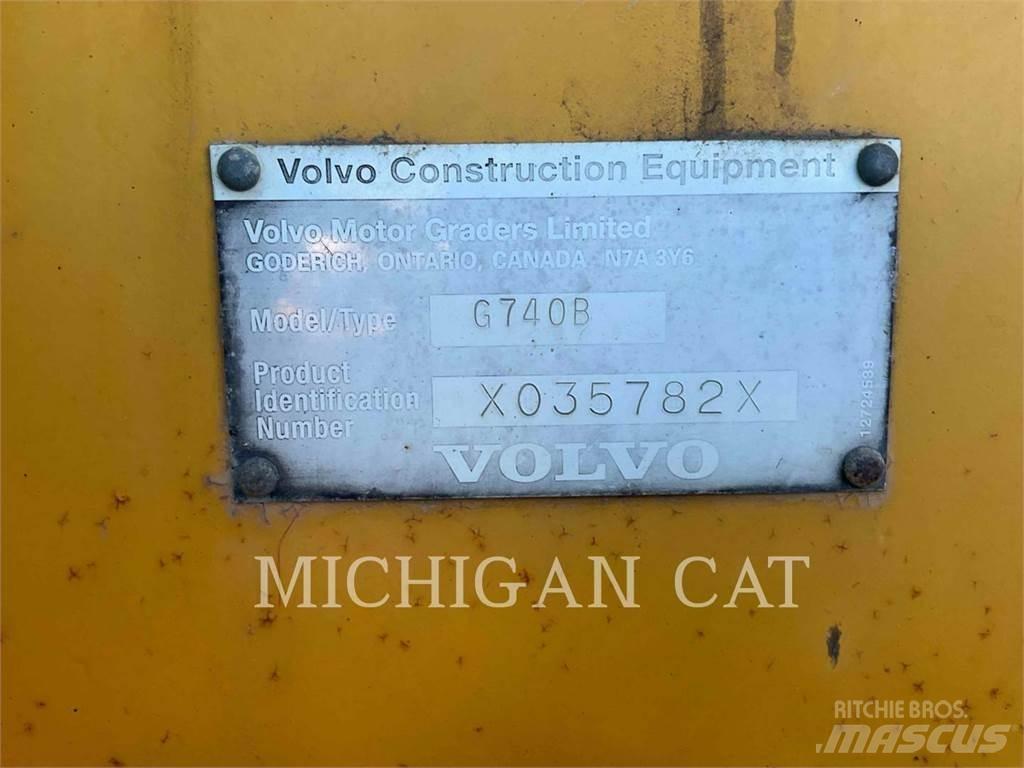 Volvo G740B معدات تمهيد الطرق