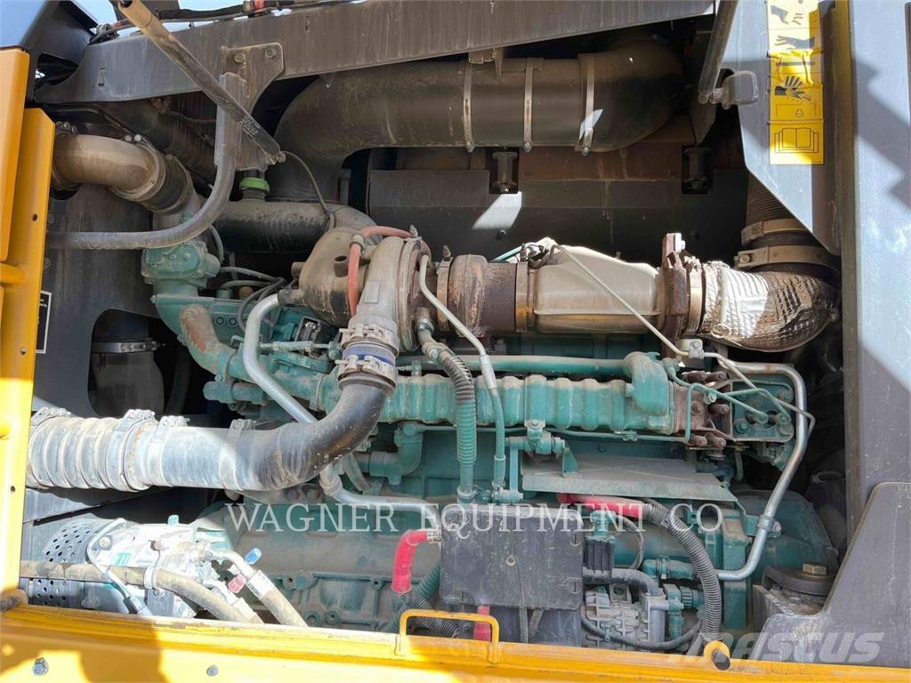 Volvo G946B معدات تمهيد الطرق