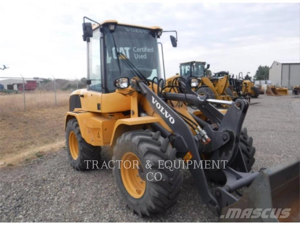 Volvo L30GS لوادر بعجل