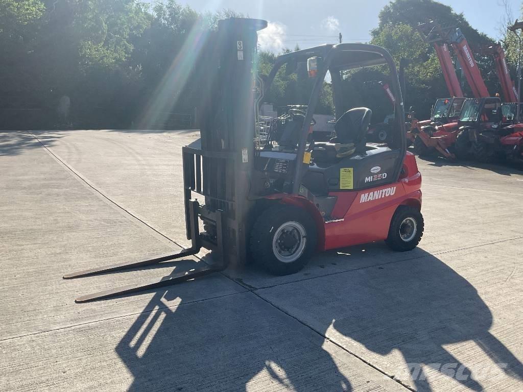 Manitou MI 25 G مناولات متداخلة