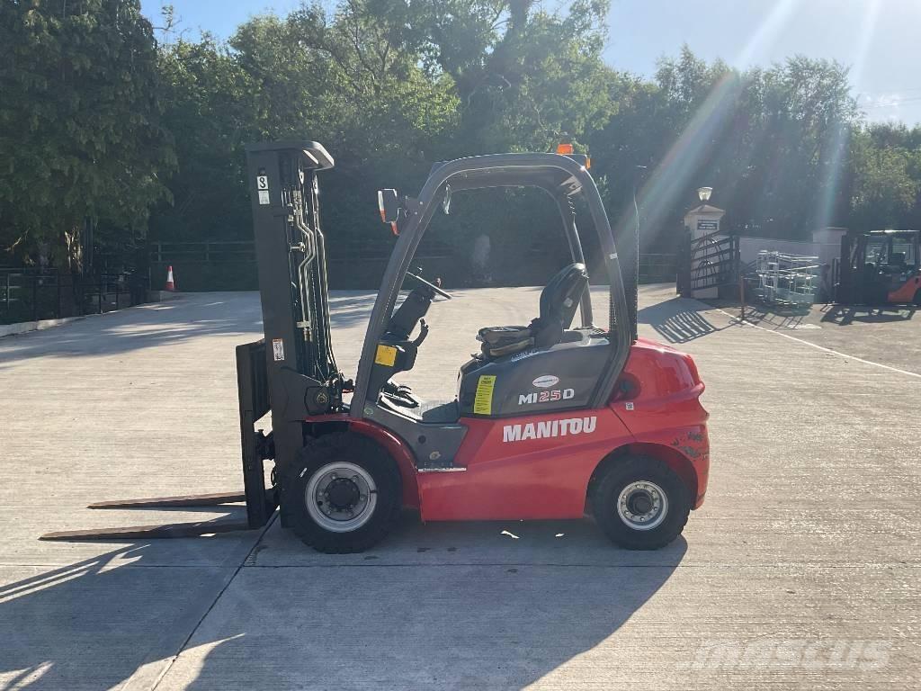 Manitou MI 25 G مناولات متداخلة