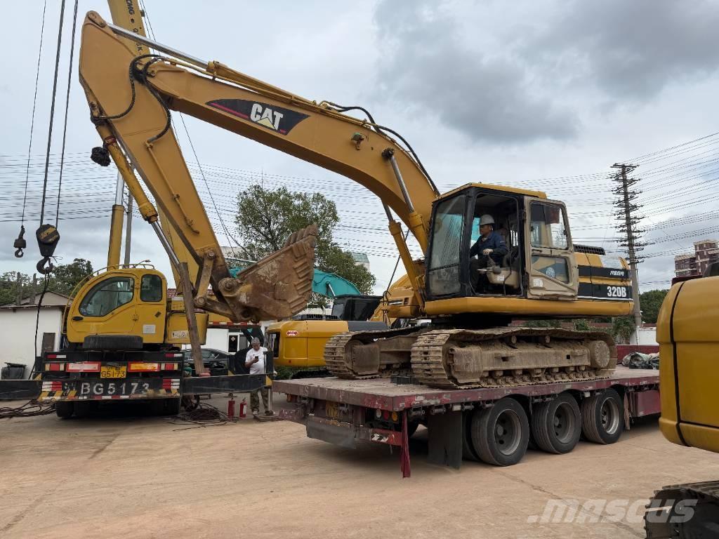 CAT 320 B L حفارات زحافة