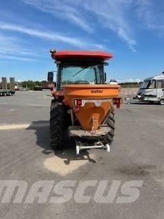 Kubota L2-452 جرارات مدمجة