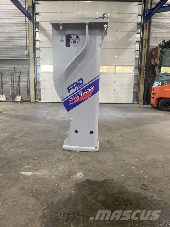 FRD F19 مطارق / كسارات