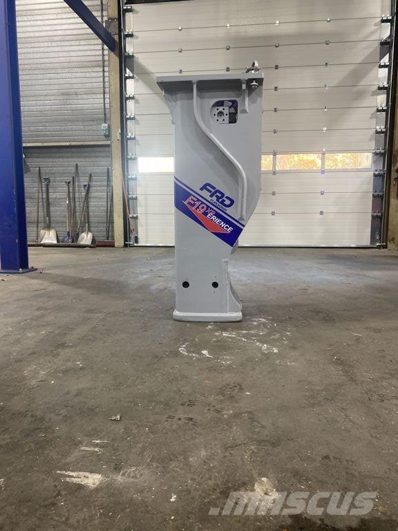 FRD F19 مطارق / كسارات