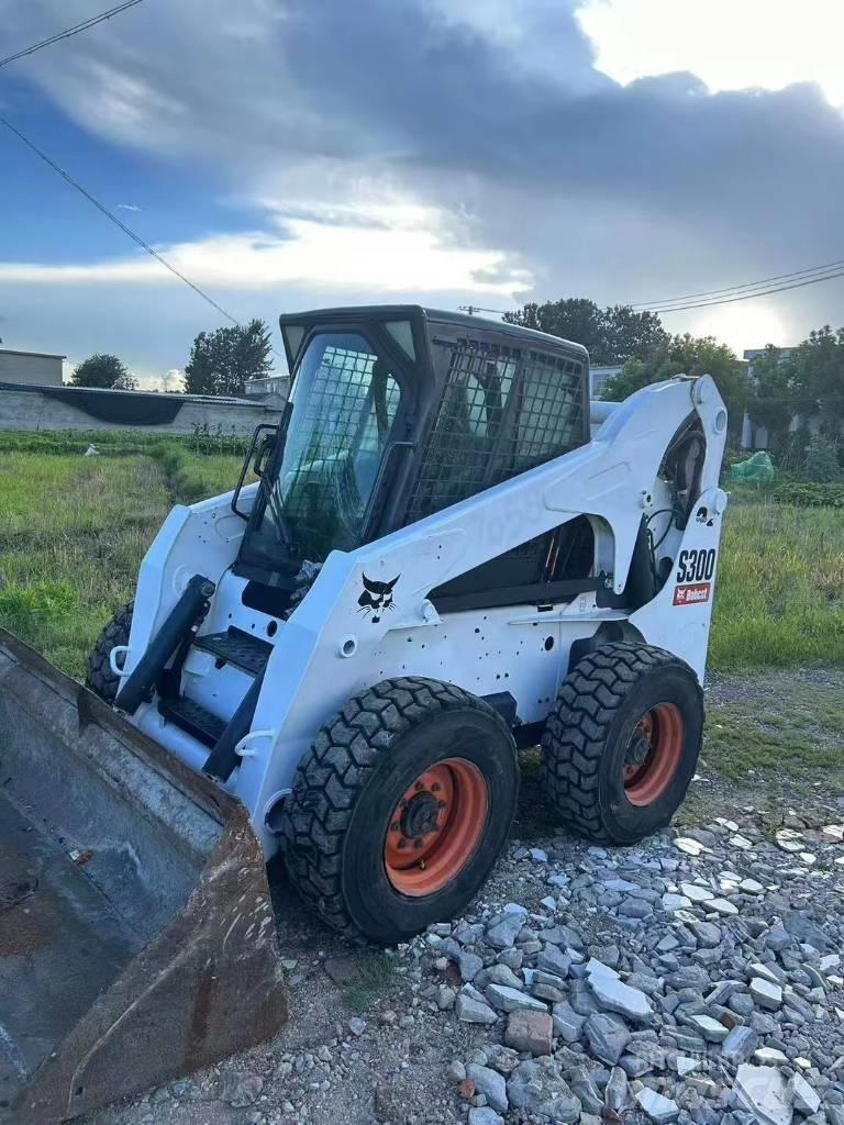 Bobcat S 300 لوادر انزلاقية التوجيه