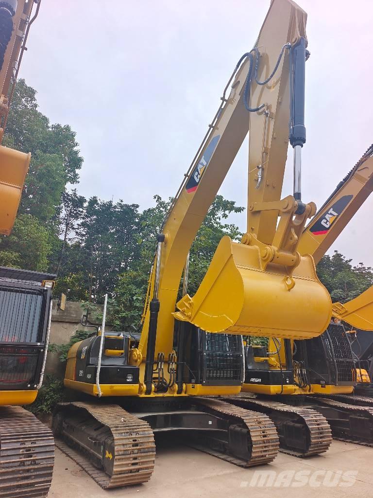 CAT 324 D حفارات زحافة