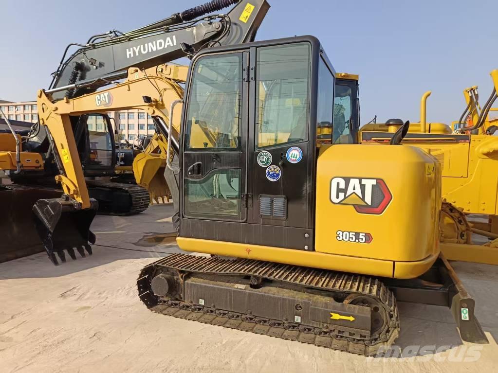 CAT 303.5 E حفارات زحافة