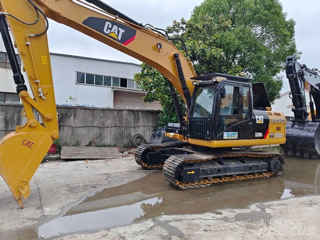CAT 320 D2 حفارات زحافة