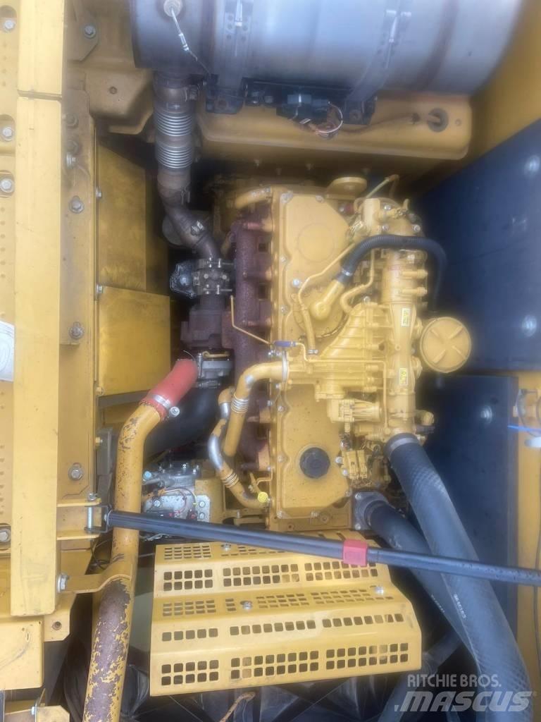 CAT 320 EL حفارات زحافة