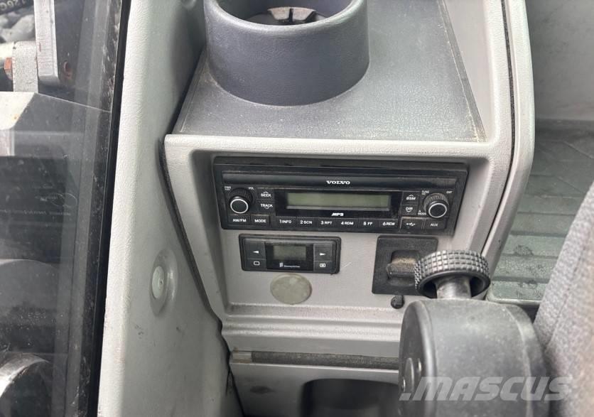 Volvo EC 300 EL حفارات زحافة