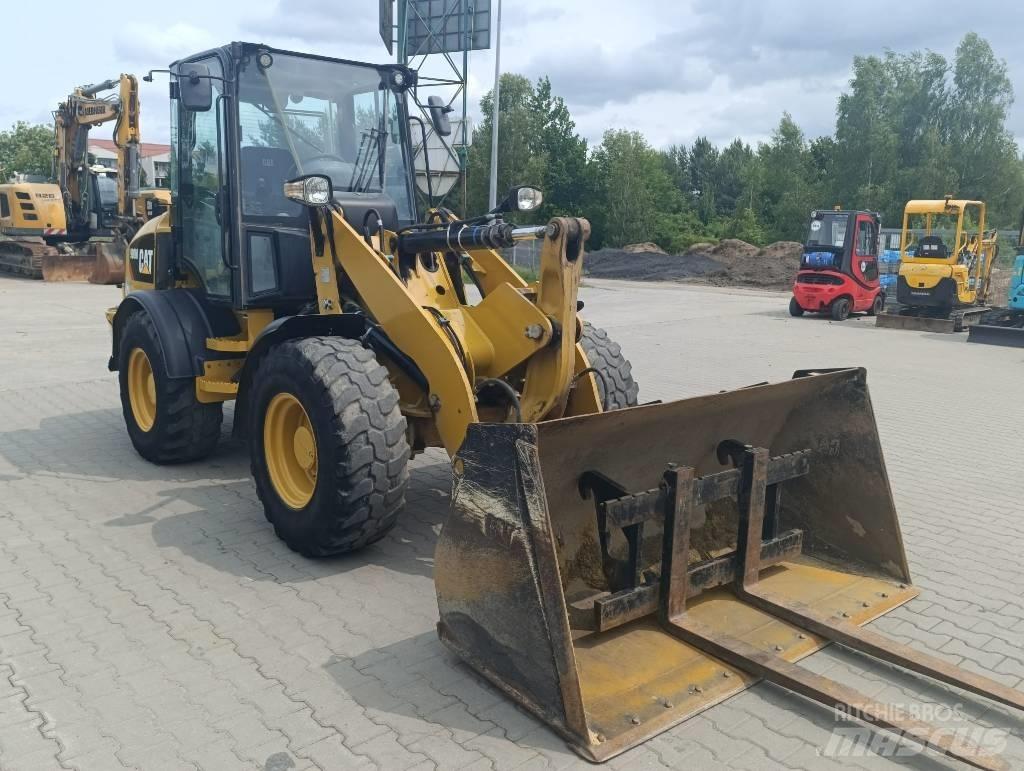CAT 908 M لوادر بعجل