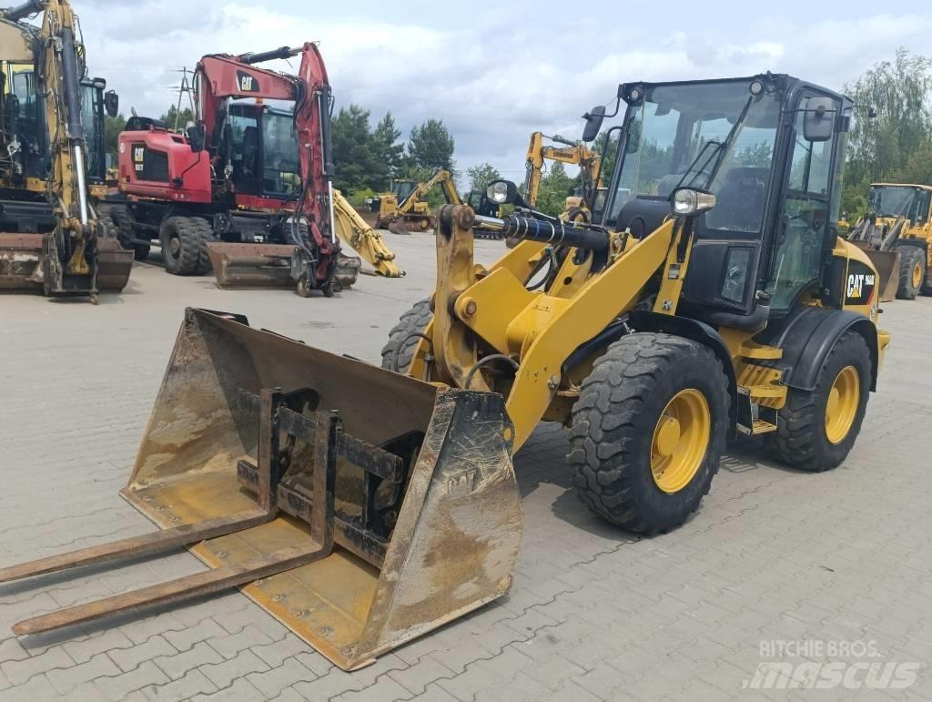 CAT 908 M لوادر بعجل
