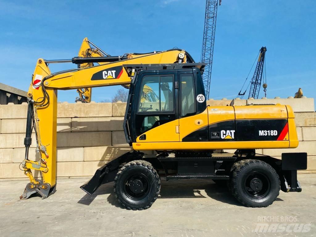 CAT M 318 D حفارات بعجل