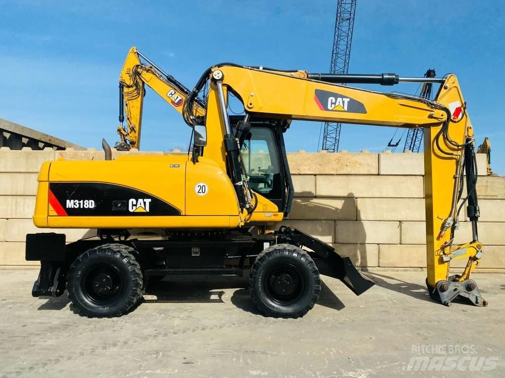 CAT M 318 D حفارات بعجل