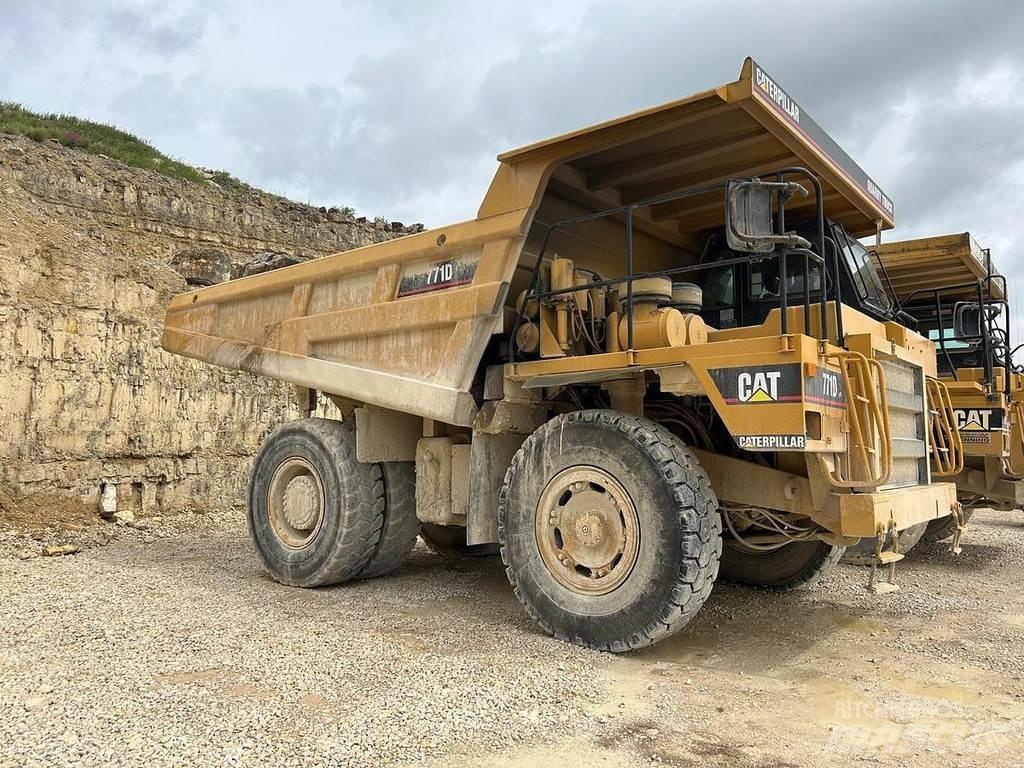 CAT 771D عربات نقل قلابة للمواقع