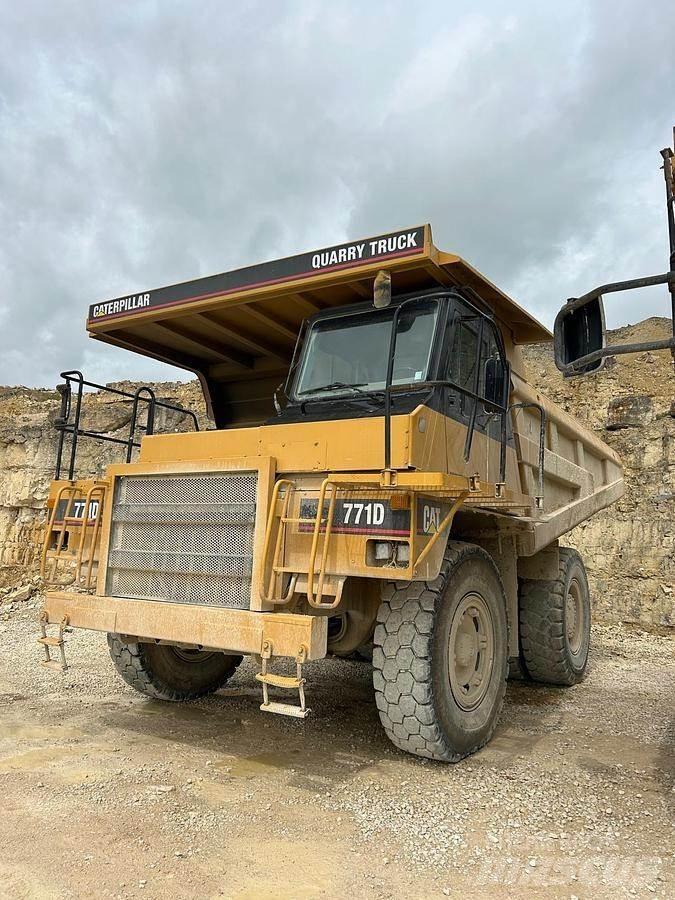 CAT 771D عربات نقل قلابة للمواقع