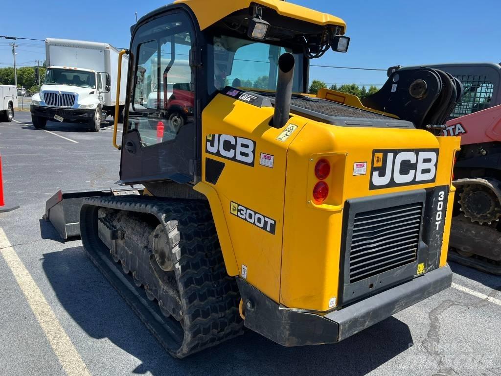 JCB 300 T لوادر انزلاقية التوجيه