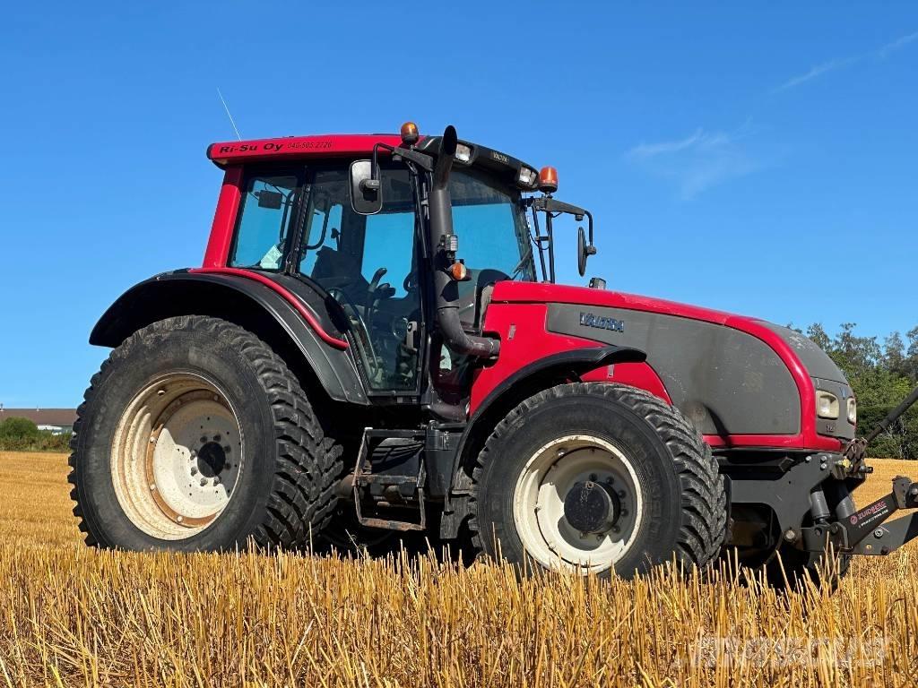 Valtra T 151 الجرارات