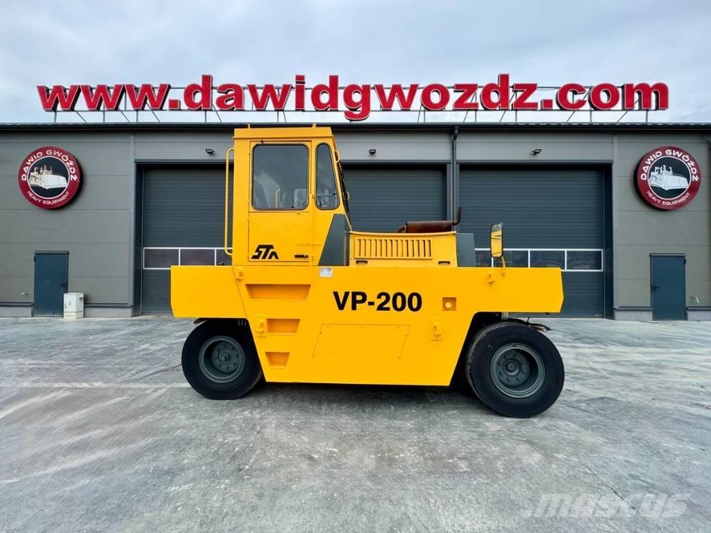 Stavostroj VP200 مداحل ذات إطارات هوائية