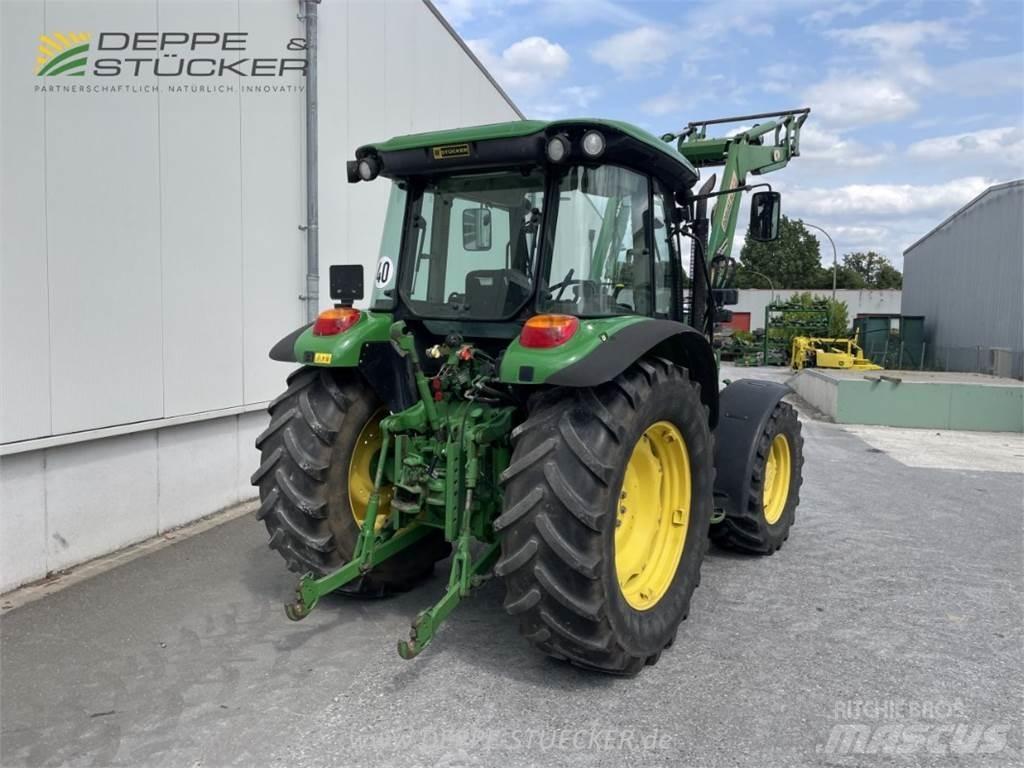 John Deere 5820 الجرارات