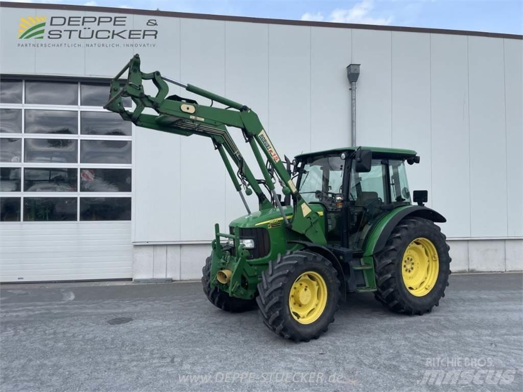 John Deere 5820 الجرارات